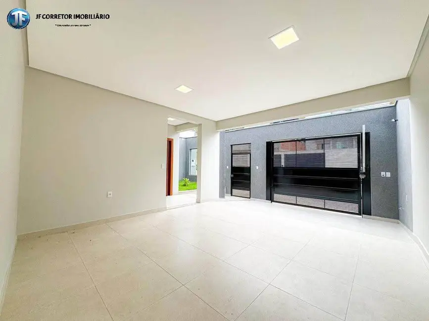 Foto 2 de Casa com 3 quartos à venda, 250m2 em Santana Do Paraiso - MG