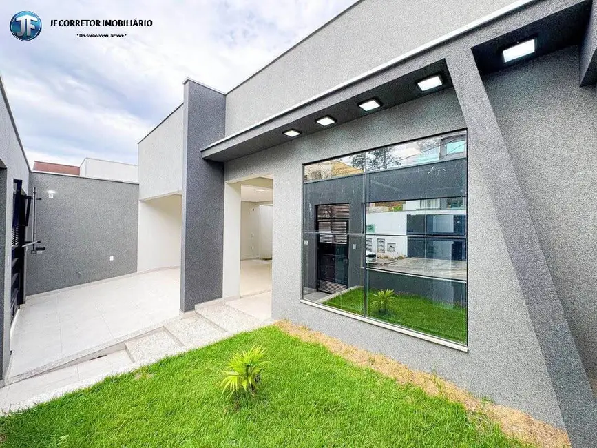 Foto 1 de Casa com 3 quartos à venda, 250m2 em Santana Do Paraiso - MG