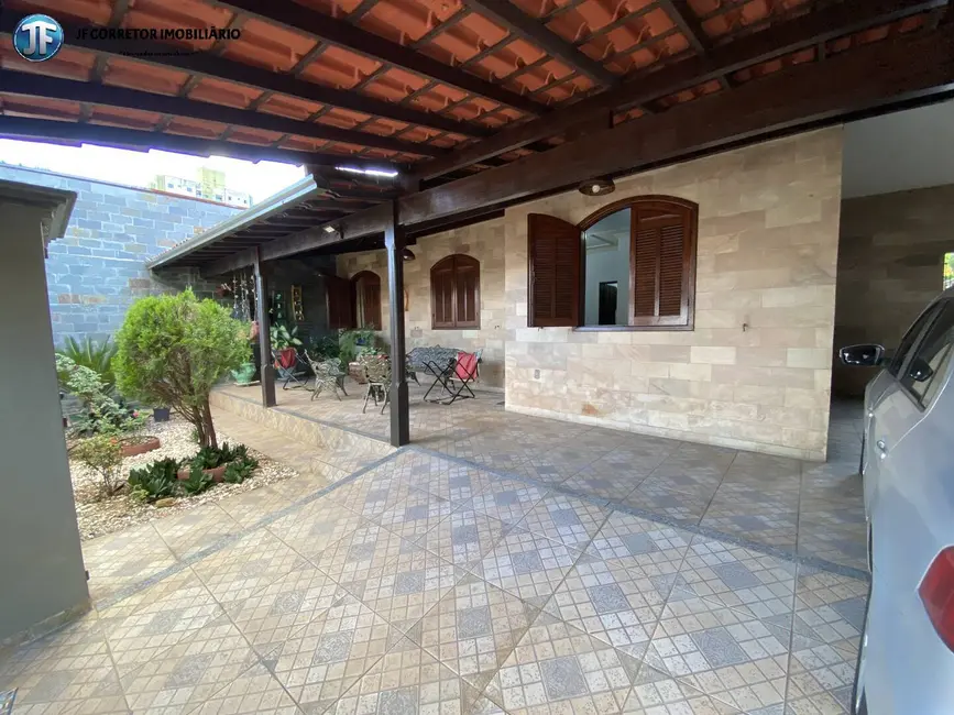 Foto 2 de Casa com 3 quartos à venda, 242m2 em Bom Retiro, Ipatinga - MG