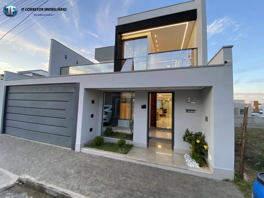 Foto 1 de Casa com 3 quartos à venda, 300m2 em Santana Do Paraiso - MG