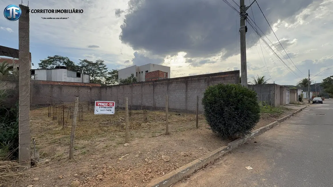 Foto 1 de Terreno / Lote à venda, 360m2 em Caratinga - MG