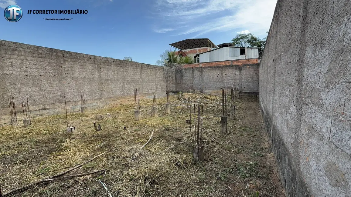 Foto 2 de Terreno / Lote à venda, 360m2 em Caratinga - MG