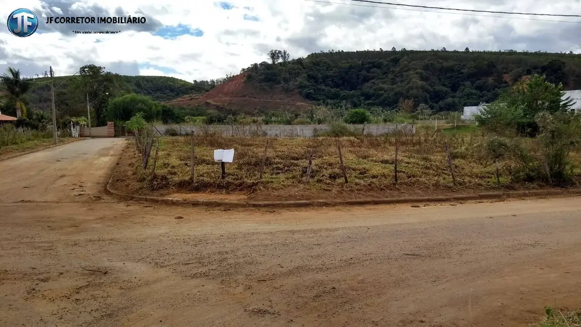 Foto 2 de Terreno / Lote à venda, 360m2 em Caratinga - MG