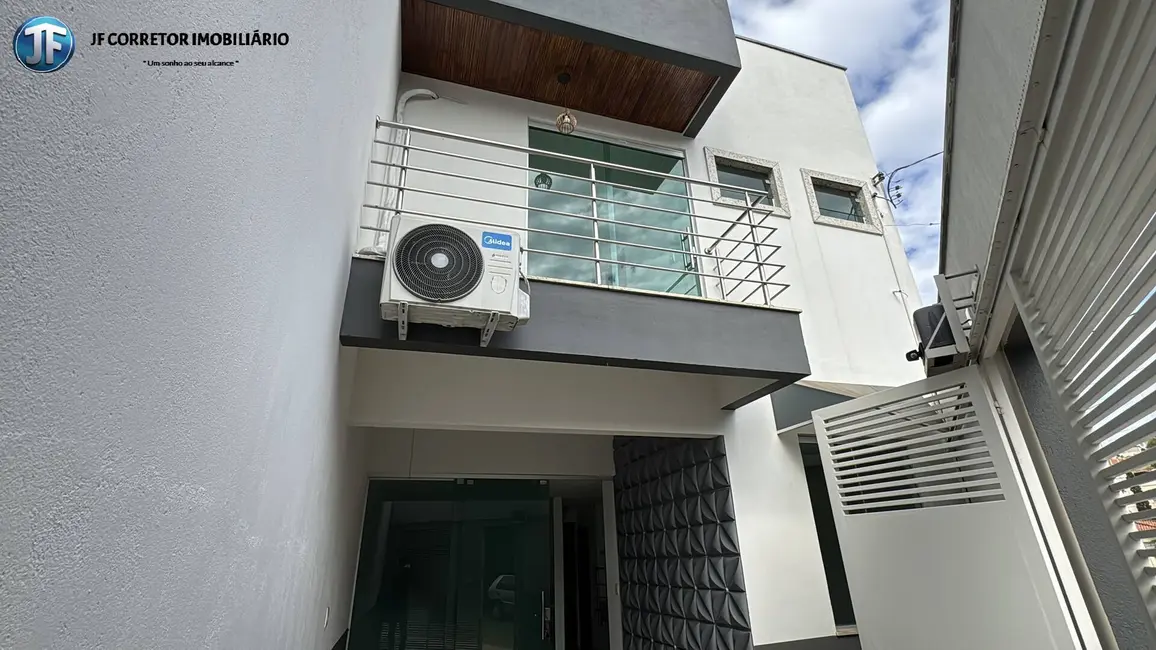 Casa com 3 quartos à venda em Santana Do Paraiso - MG - imagem 1 Foto 1 de Casa com 3 quartos à venda em Santana Do Paraiso - MG
