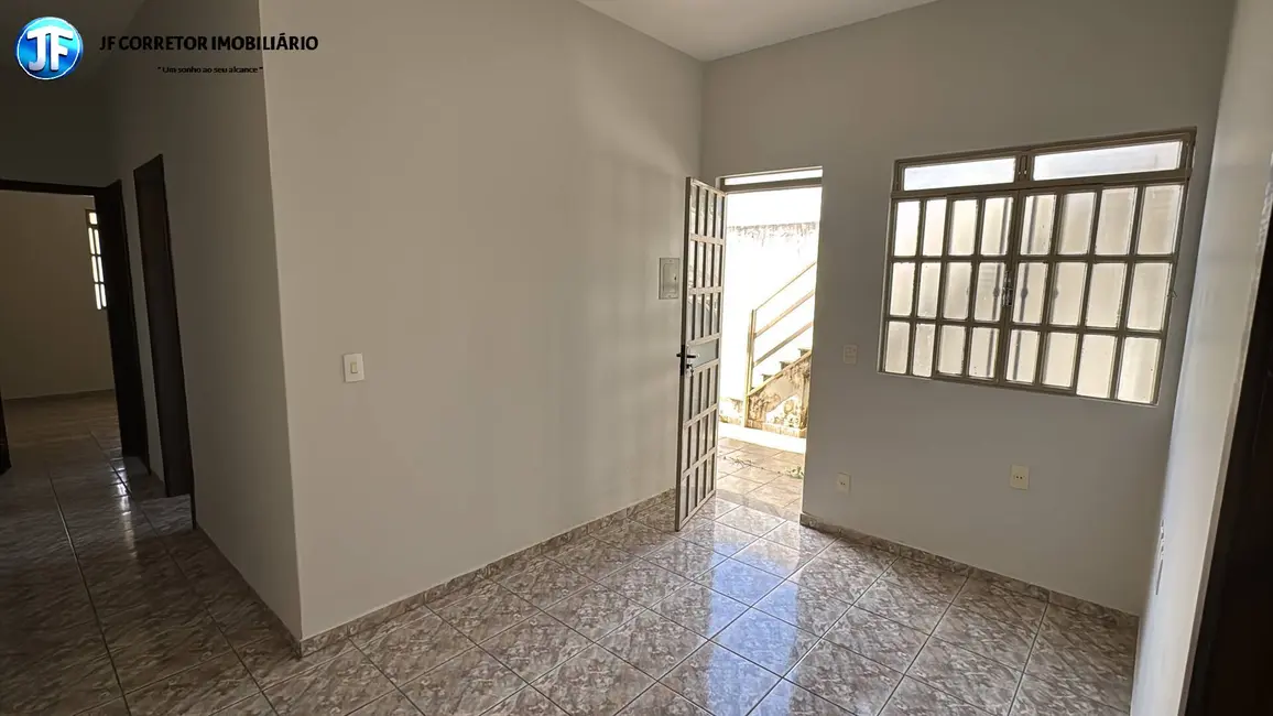 Foto 2 de Casa com 2 quartos à venda, 180m2 em Santana Do Paraiso - MG