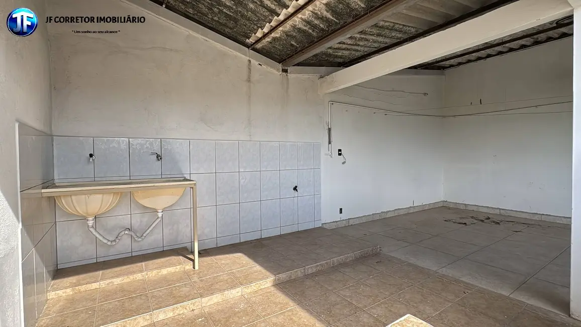 Foto 1 de Casa com 2 quartos à venda, 180m2 em Santana Do Paraiso - MG