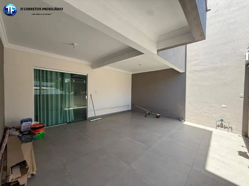 Foto 1 de Casa com 3 quartos à venda, 120m2 em Santana Do Paraiso - MG