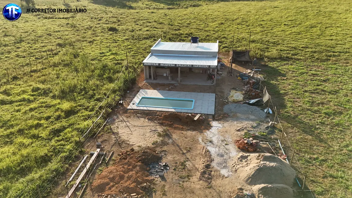 Foto 2 de Chácara com 3 quartos à venda, 1000m2 em Caratinga - MG