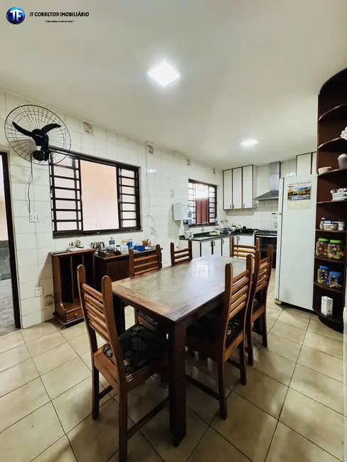 Foto 6 de Casa com 3 quartos à venda, 250m2 em Imbaúbas, Ipatinga - MG