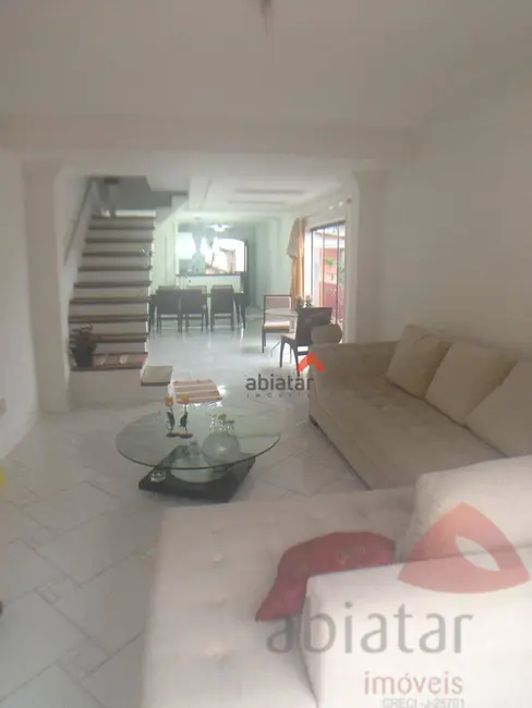 Sobrado com 3 quartos à venda, 220m2 em Jardim Santa Rosa, Taboao Da Serra - SP - imagem 8 Foto 8 de Sobrado com 3 quartos à venda, 220m2 em Jardim Santa Rosa, Taboao Da Serra - SP