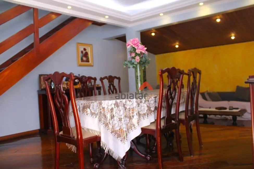 Foto 4 de Sobrado com 4 quartos à venda, 212m2 em Parque Industrial das Oliveiras, Taboao Da Serra - SP