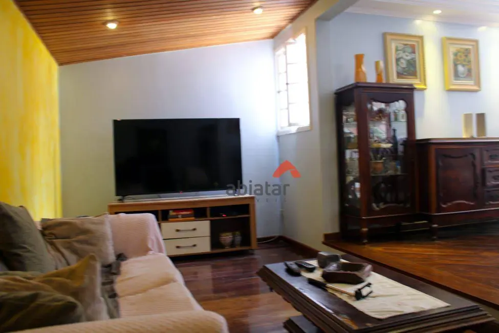 Foto 5 de Sobrado com 4 quartos à venda, 212m2 em Parque Industrial das Oliveiras, Taboao Da Serra - SP