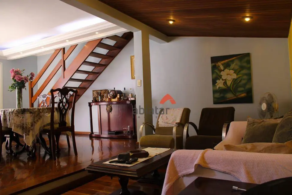 Foto 3 de Sobrado com 4 quartos à venda, 212m2 em Parque Industrial das Oliveiras, Taboao Da Serra - SP