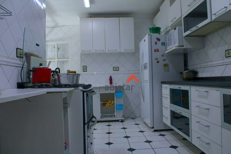 Foto 7 de Sobrado com 4 quartos à venda, 212m2 em Parque Industrial das Oliveiras, Taboao Da Serra - SP