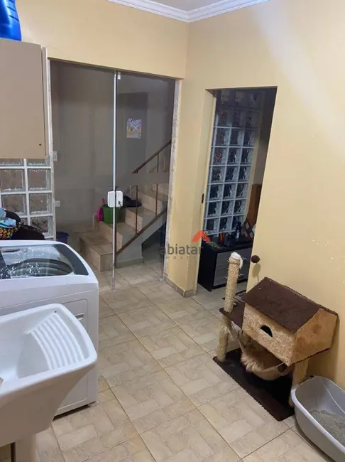 Sobrado com 3 quartos à venda, 294m2 em Jardim Maria Rosa, Taboao Da Serra - SP - imagem 9 Foto 9 de Sobrado com 3 quartos à venda, 294m2 em Jardim Maria Rosa, Taboao Da Serra - SP