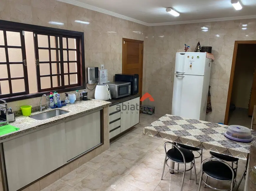Sobrado com 3 quartos à venda, 294m2 em Jardim Maria Rosa, Taboao Da Serra - SP - imagem 6 Foto 6 de Sobrado com 3 quartos à venda, 294m2 em Jardim Maria Rosa, Taboao Da Serra - SP