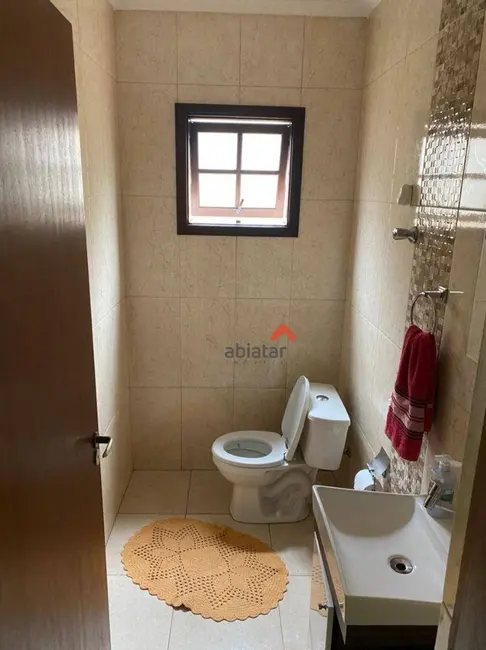 Sobrado com 3 quartos à venda, 294m2 em Jardim Maria Rosa, Taboao Da Serra - SP - imagem 8 Foto 8 de Sobrado com 3 quartos à venda, 294m2 em Jardim Maria Rosa, Taboao Da Serra - SP