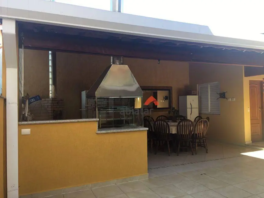 Casa com 3 quartos à venda, 289m2 em Parque Monte Alegre, Taboao Da Serra - SP - imagem 4 Foto 4 de Casa com 3 quartos à venda, 289m2 em Parque Monte Alegre, Taboao Da Serra - SP