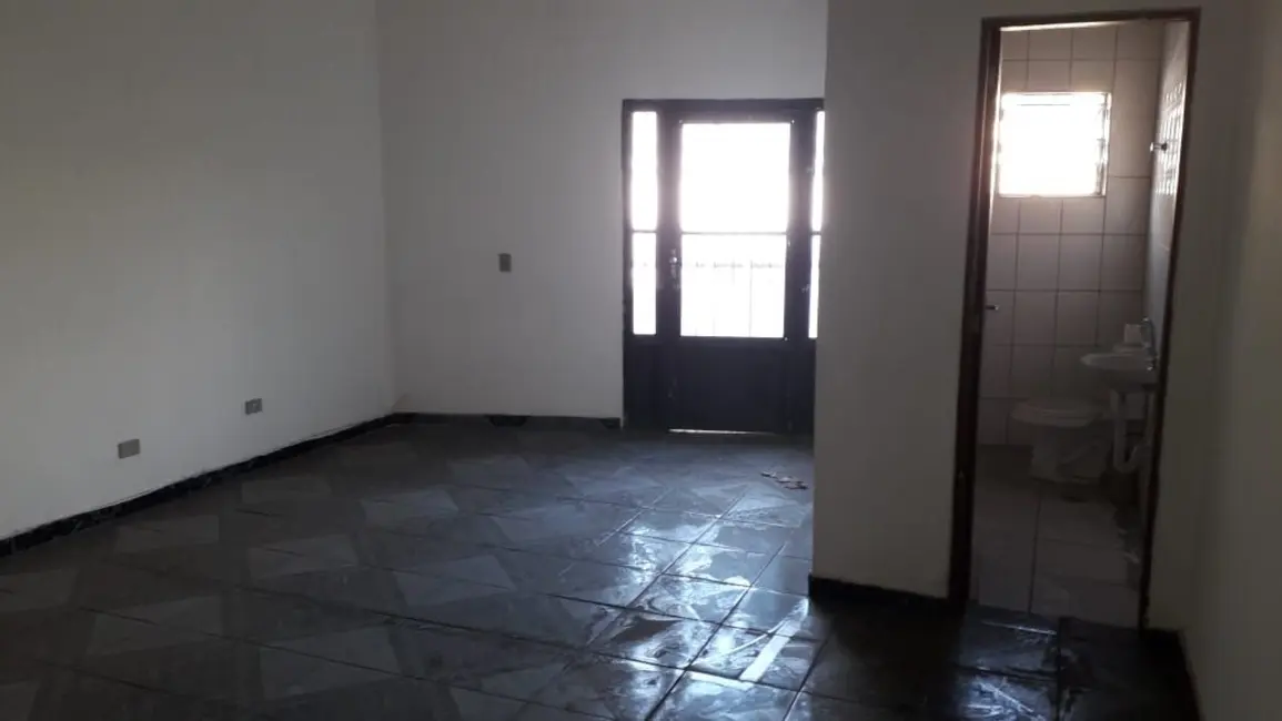 Sala Comercial para alugar, 21m2 em Jardim Maria Rosa, Taboao Da Serra - SP - imagem 1 Foto 1 de Sala Comercial para alugar, 21m2 em Jardim Maria Rosa, Taboao Da Serra - SP