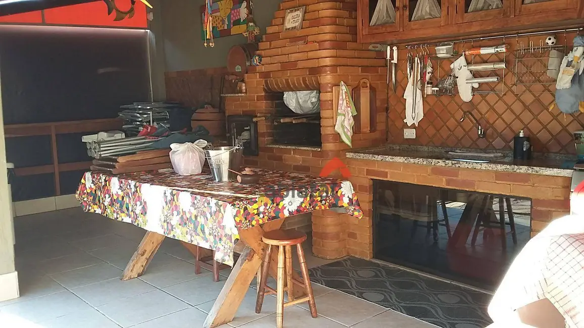 Casa de Condomínio com 3 quartos à venda, 1000m2 em Parque das Rosas, Cotia - SP - imagem 5 Foto 5 de Casa de Condomínio com 3 quartos à venda, 1000m2 em Parque das Rosas, Cotia - SP