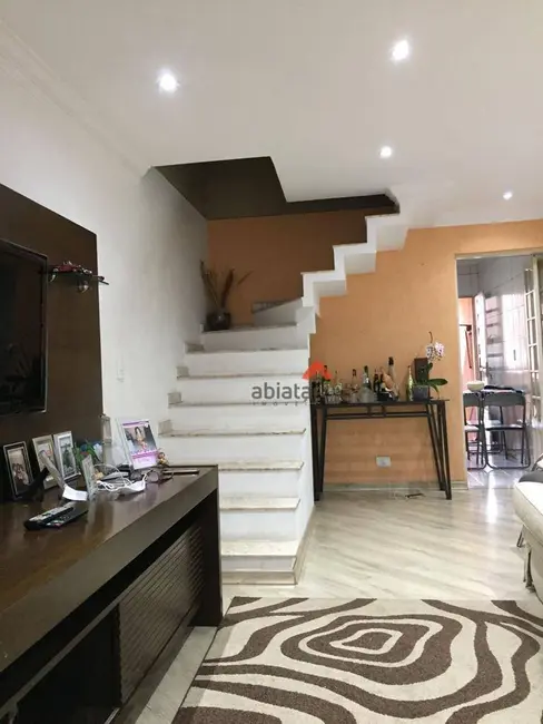 Sobrado com 2 quartos à venda, 125m2 em Jardim Beatriz, Taboao Da Serra - SP - imagem 3 Foto 3 de Sobrado com 2 quartos à venda, 125m2 em Jardim Beatriz, Taboao Da Serra - SP