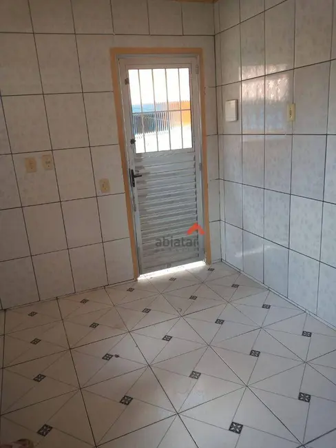 Casa com 1 quarto para alugar, 35m2 em Jardim Sílvio Sampaio, Taboao Da Serra - SP - imagem 7 Foto 7 de Casa com 1 quarto para alugar, 35m2 em Jardim Sílvio Sampaio, Taboao Da Serra - SP