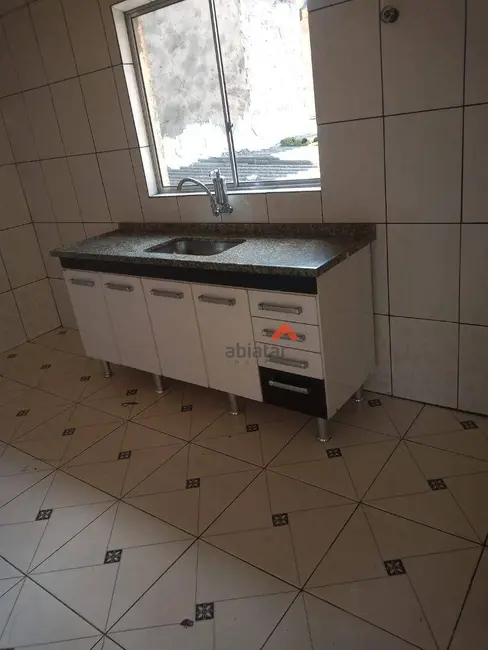 Casa com 1 quarto para alugar, 35m2 em Jardim Sílvio Sampaio, Taboao Da Serra - SP - imagem 6 Foto 6 de Casa com 1 quarto para alugar, 35m2 em Jardim Sílvio Sampaio, Taboao Da Serra - SP