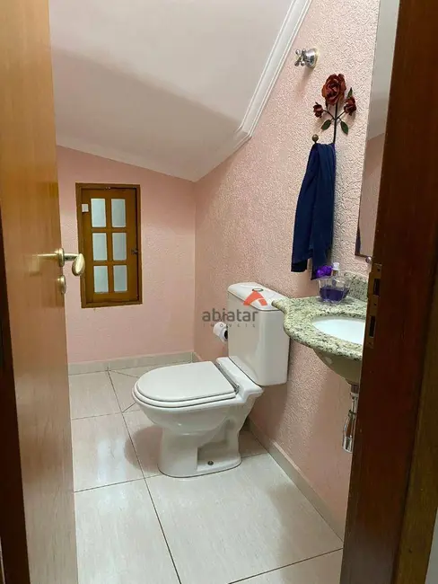 Sobrado com 3 quartos à venda, 222m2 em Parque Assunção, Taboao Da Serra - SP - imagem 7 Foto 7 de Sobrado com 3 quartos à venda, 222m2 em Parque Assunção, Taboao Da Serra - SP