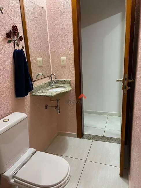 Sobrado com 3 quartos à venda, 222m2 em Parque Assunção, Taboao Da Serra - SP - imagem 6 Foto 6 de Sobrado com 3 quartos à venda, 222m2 em Parque Assunção, Taboao Da Serra - SP