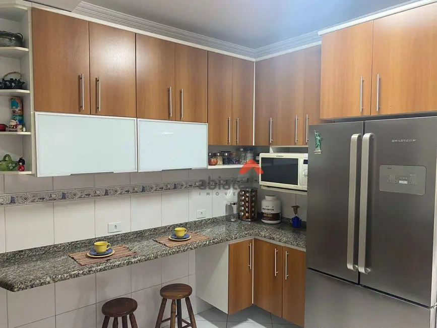 Sobrado com 3 quartos à venda, 222m2 em Parque Assunção, Taboao Da Serra - SP - imagem 9 Foto 9 de Sobrado com 3 quartos à venda, 222m2 em Parque Assunção, Taboao Da Serra - SP