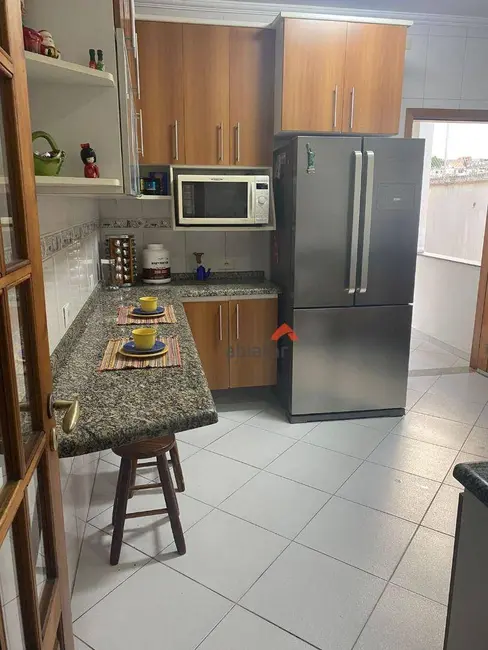 Sobrado com 3 quartos à venda, 222m2 em Parque Assunção, Taboao Da Serra - SP - imagem 8 Foto 8 de Sobrado com 3 quartos à venda, 222m2 em Parque Assunção, Taboao Da Serra - SP