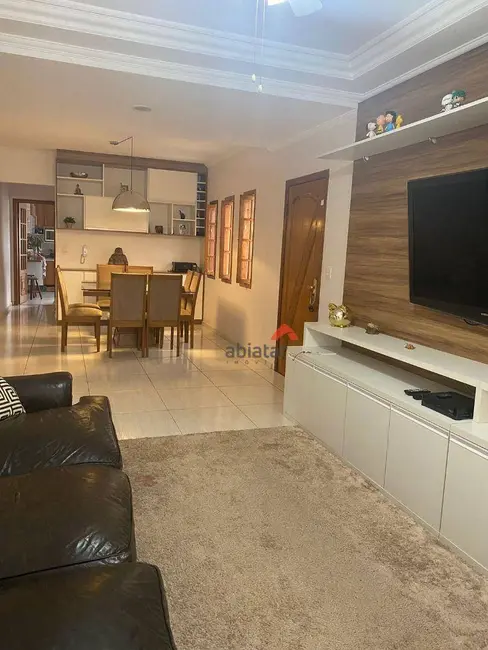 Sobrado com 3 quartos à venda, 222m2 em Parque Assunção, Taboao Da Serra - SP - imagem 3 Foto 3 de Sobrado com 3 quartos à venda, 222m2 em Parque Assunção, Taboao Da Serra - SP