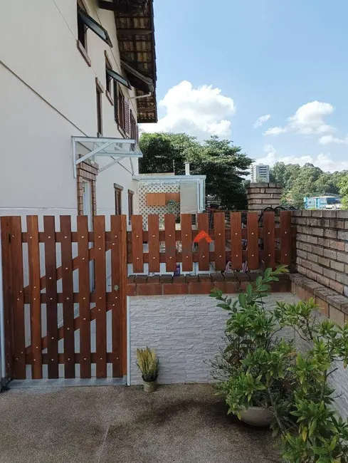 Sobrado com 3 quartos à venda, 175m2 em Parque Assunção, Taboao Da Serra - SP - imagem 3 Foto 3 de Sobrado com 3 quartos à venda, 175m2 em Parque Assunção, Taboao Da Serra - SP