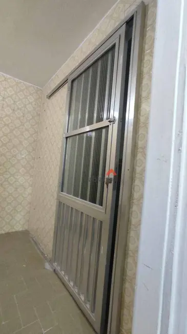 Foto 9 de Casa com 2 quartos para alugar, 40m2 em Parque Pinheiros, Taboao Da Serra - SP