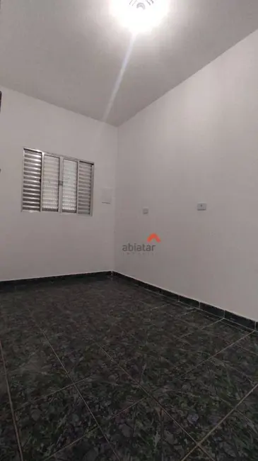 Foto 4 de Casa com 2 quartos para alugar, 40m2 em Parque Pinheiros, Taboao Da Serra - SP