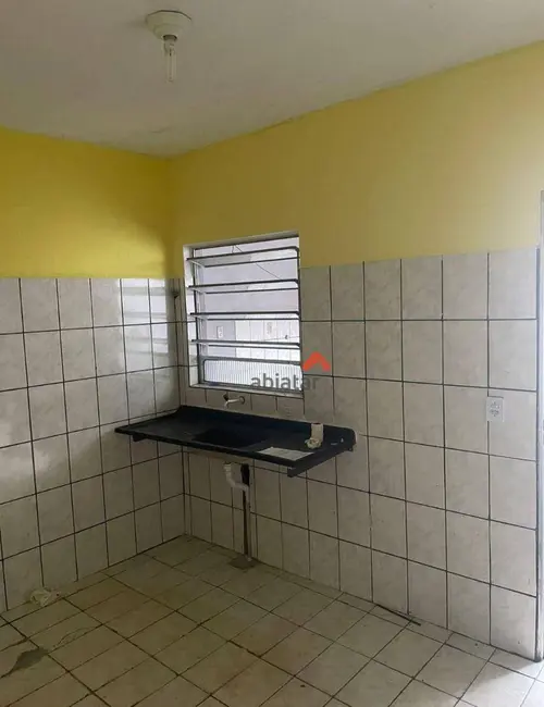 Foto 1 de Casa com 1 quarto para alugar, 40m2 em Jardim do Colégio, Embu Das Artes - SP