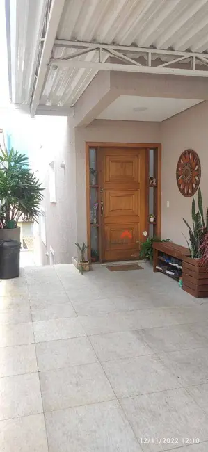 Foto 4 de Sobrado com 3 quartos à venda, 165m2 em Parque Monte Alegre, Taboao Da Serra - SP