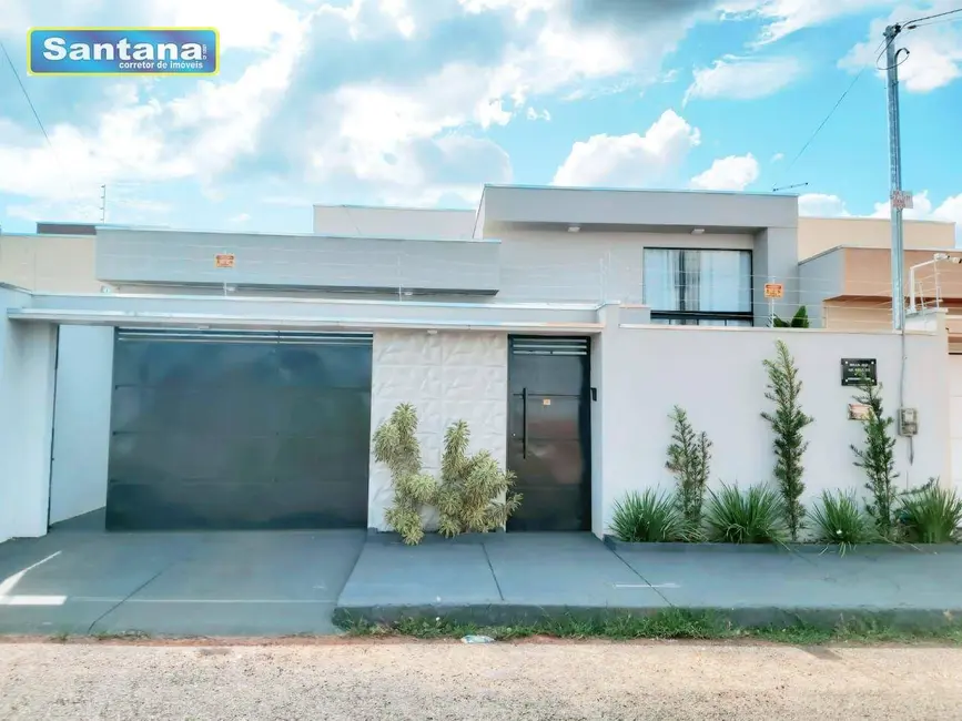 Casa com 3 quartos à venda, 200m2 em Caldas Novas - GO - imagem 2 Foto 2 de Casa com 3 quartos à venda, 200m2 em Caldas Novas - GO