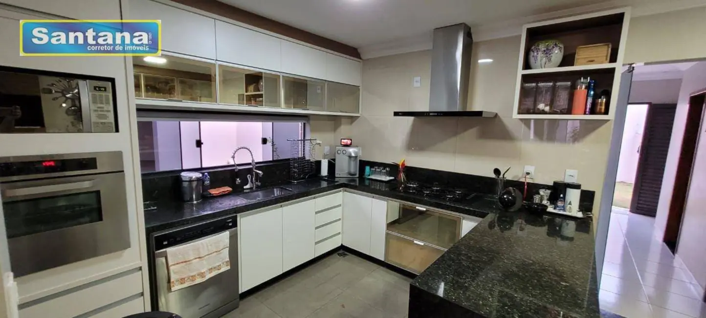 Casa com 5 quartos à venda, 317m2 em Caldas Novas - GO - imagem 6 Foto 6 de Casa com 5 quartos à venda, 317m2 em Caldas Novas - GO