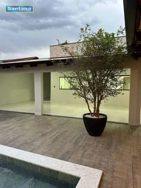 Casa com 3 quartos à venda, 450m2 em Caldas Novas - GO - imagem 9 Foto 9 de Casa com 3 quartos à venda, 450m2 em Caldas Novas - GO