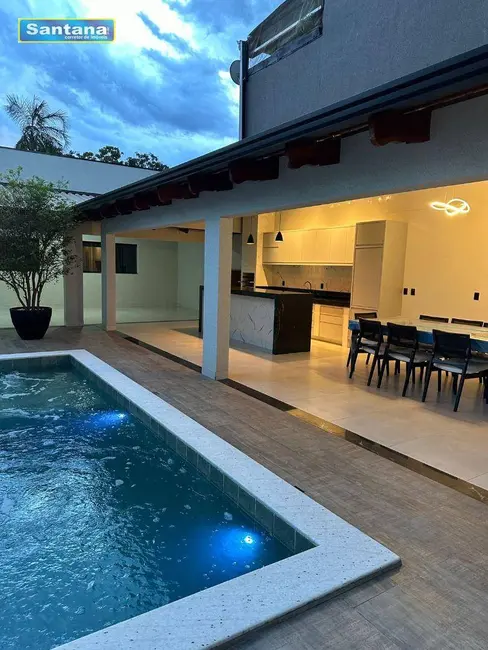 Casa com 3 quartos à venda, 450m2 em Caldas Novas - GO - imagem 8 Foto 8 de Casa com 3 quartos à venda, 450m2 em Caldas Novas - GO