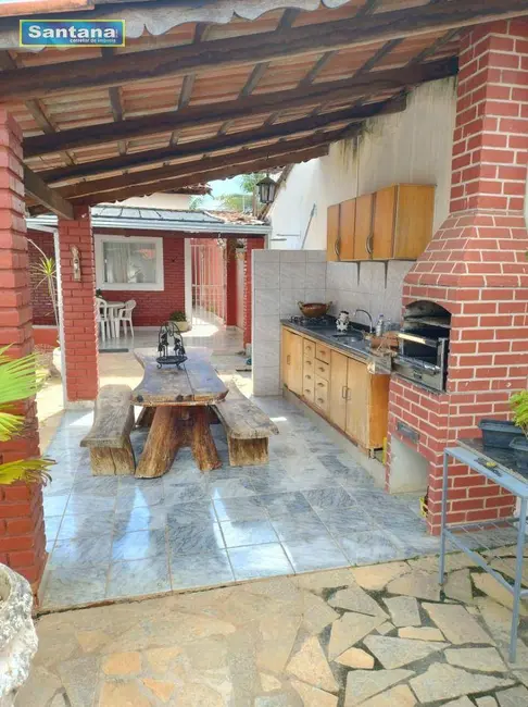 Casa de Condomínio com 3 quartos à venda, 200m2 em Caldas Novas - GO - imagem 5 Foto 5 de Casa de Condomínio com 3 quartos à venda, 200m2 em Caldas Novas - GO