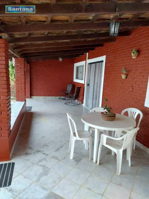 Casa de Condomínio com 3 quartos à venda, 200m2 em Caldas Novas - GO - imagem 4 Foto 4 de Casa de Condomínio com 3 quartos à venda, 200m2 em Caldas Novas - GO