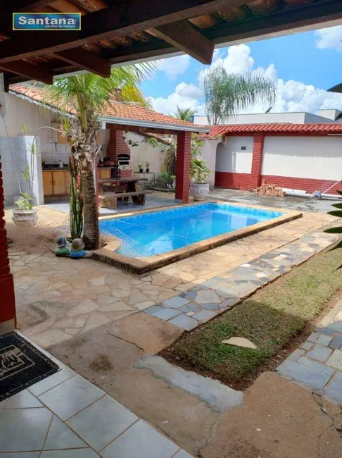 Casa de Condomínio com 3 quartos à venda, 200m2 em Caldas Novas - GO - imagem 7 Foto 7 de Casa de Condomínio com 3 quartos à venda, 200m2 em Caldas Novas - GO