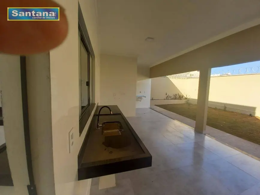Casa com 3 quartos à venda, 360m2 em Caldas Novas - GO - imagem 3 Foto 3 de Casa com 3 quartos à venda, 360m2 em Caldas Novas - GO