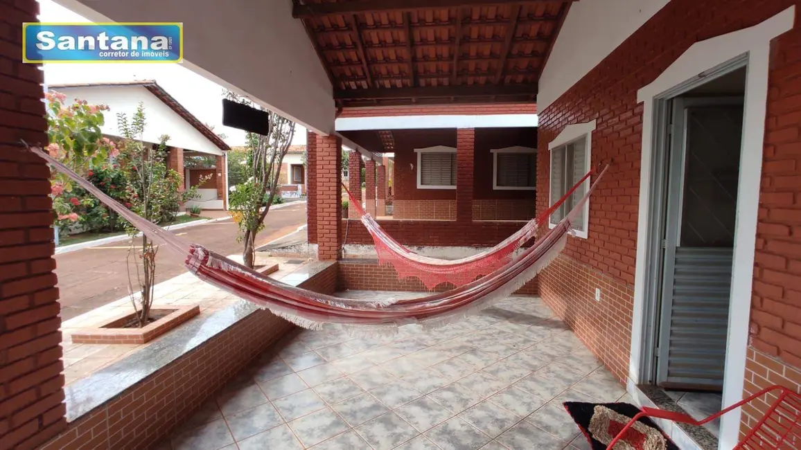 Casa de Condomínio com 3 quartos à venda, 175m2 em Caldas Novas - GO - imagem 2 Foto 2 de Casa de Condomínio com 3 quartos à venda, 175m2 em Caldas Novas - GO