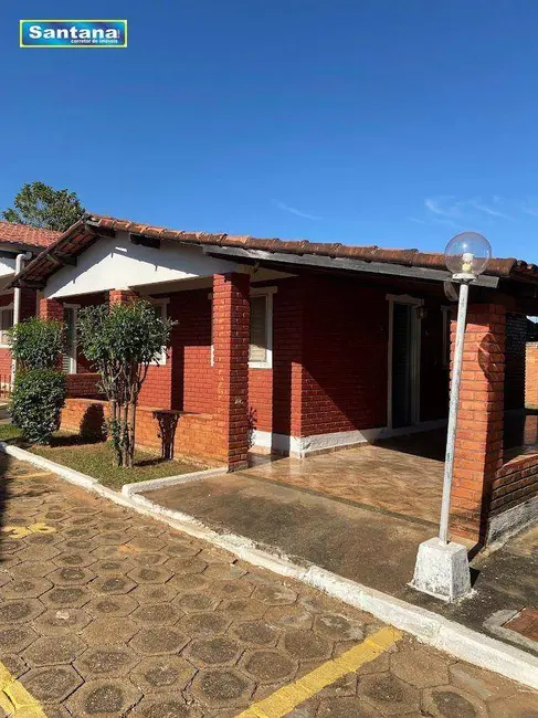 Casa de Condomínio com 2 quartos à venda, 175m2 em Caldas Novas - GO - imagem 2 Foto 2 de Casa de Condomínio com 2 quartos à venda, 175m2 em Caldas Novas - GO