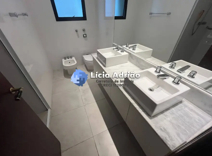 Apartamento com 3 quartos à venda e para alugar, 252m2 em Gonzaga, Santos - SP - imagem 5 Foto 5 de Apartamento com 3 quartos à venda e para alugar, 252m2 em Gonzaga, Santos - SP