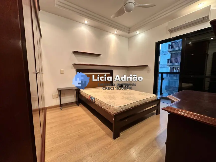 Apartamento com 3 quartos à venda e para alugar, 252m2 em Gonzaga, Santos - SP - imagem 9 Foto 9 de Apartamento com 3 quartos à venda e para alugar, 252m2 em Gonzaga, Santos - SP