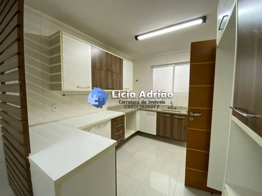 Apartamento com 4 quartos para alugar, 264m2 em Gonzaga, Santos - SP - imagem 4 Foto 4 de Apartamento com 4 quartos para alugar, 264m2 em Gonzaga, Santos - SP